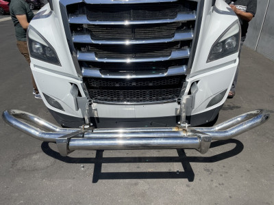 Protector de parachoques delantero Volvo Vnl 2014