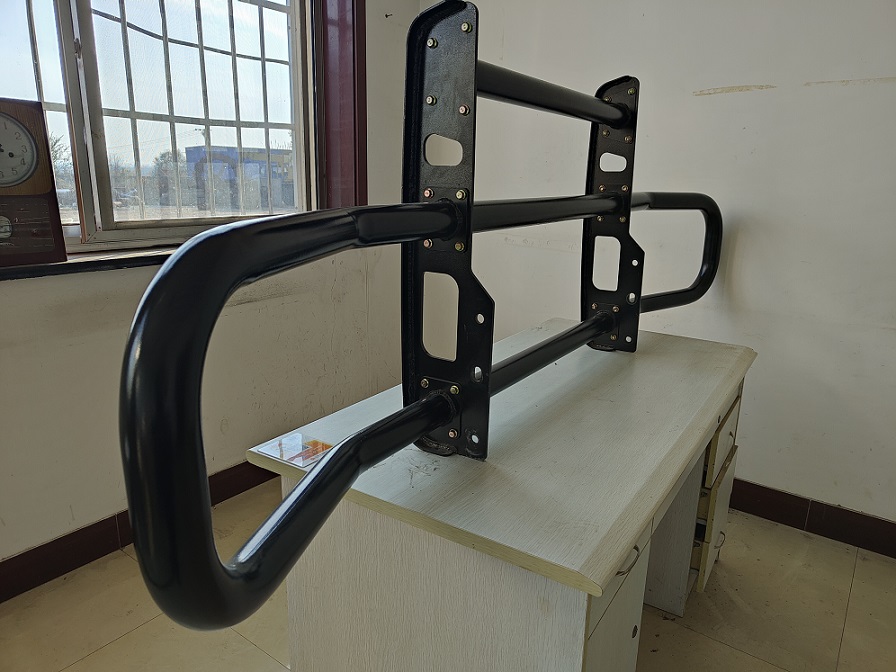 Guardia dei cervi del camion di ferro