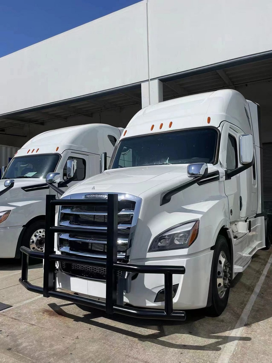Freightliner New Generation Push Bars